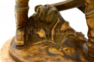 Ábrán Zoltán (1906-1986): Huszár. Patinázott bronz, jelzett, márvány talapzaton, m:43 cm (talpazat n...