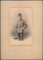 cca 1930 Díszmagyaros úr nagyméretű fotója (17x23 cm) valamint fiatalkori katonaképe 10x18 cm karton...