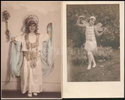 cca 1930 Jelmezbe öltözött kislányok, 2 db fotólap, az egyik kézzel színezett, 13,5×8,5 cm