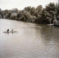 Vegyes témájú fotónegatívok (szobabelső, tenisz, katonai, stb.), 25 db, 6x6 és 6x9 cm