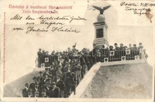 1903 Tiszabecs és Tiszaújlak között a Tisza-híd hídfőjénél a határátkelőnél emelt Turul szobor, a Rákóczi-szabadságharc első győztes csatájának emlékoszlopa, kuruc emlékmű az átadás napján. Kiadja Steinberger Bertalan / unveiling ceremony of the Rákóczi memorial statue built near the border crossing between Tiszabecs and Vilok (Vylok) (EB)