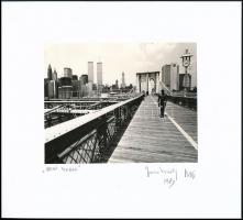 1983 Jankovszky György(1946-): New York, Brooklyn Bridge, feliratozva, aláírt, pecséttel jelzett, kartonra kasírozva, 11×14 cm