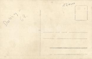 Budapest VII. Dohány utca 64. Holndonner Ignácz sütőháza, az üzlet kirakatában eladókkal, hölgyek az...