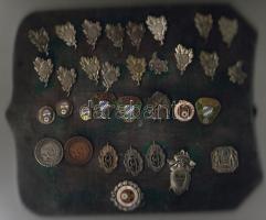 1920-1934. Lövészjelvények gyűjteménye, 33 db főleg Münchenből, közte ezüstök és jobbak / Kl. Sammlung von Schiessabzeichen, 33 Stk. dabei silberne und bessere