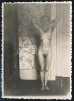 cca 1930 Aktfotó, 11×8,5 cm