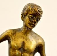 Fiú vödörrel, réz szobor, jelzés nélkül, m: 15 cm
