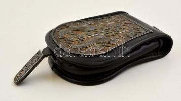 Etelközi mintás ezüst (Ag.) lemezekkel díszített bőr tarsoly, jelzett, 17x14 cm