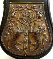 Etelközi mintás ezüst (Ag.) lemezekkel díszített bőr tarsoly, jelzett, 17x14 cm