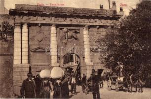 Zadar, Zara; Porta Terra ferma / gate with policeman, vendors with products on their heads