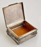 Ezüst (Ag.) doboz, jelzett, hiányos fa betétekkel, nettó:158 g, 9×11 cm, m:5 cm