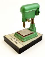 cca 1960 A Fúrógépgyár 10 éves fennállásának emlékére - mini fúrógép makett, talapzaton, 13×9×11 cm