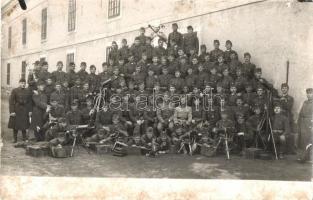 Komárom, Komárno; Osztrák-magyar katonák csoportképe gépfegyverekkel / WWI Austro-Hungarian K.u.K. soldiers group photo with machine guns. Névery Kálmán photo (fl)