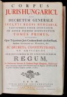 Corpus Juris Hungarici seu decretum generale inclyti Regni Hungariae partiumque eidem annexarum in duos tomos distinctum. Tomus Primus. Buda, 1779, Typis Regiae Universitatis, 8 sztl. lev.+878 p. A fejezetek elején a magyar királyok rézmetszetű portréival díszítve. Korabeli egészbőr-kötés, bordázott gerinccel, kopott, sérült borítóval, gerinccel. Csak I. kötet.