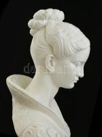 Jelzés nélkül: Női büszt. Mázas gipsz, arcon apró lepattanással, m: 48 cm