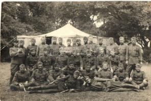 Győr, Magyar katonák csoportképe sátor előtt. Hungária fényképészet / Hungarian soldiers' group photo with tent