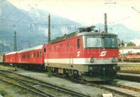 10 db MODERN vonatos és villamosos motívumlap / 10 modern trains and trams motive postcards