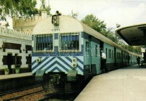 10 db MODERN vonatos és villamosos motívumlap / 10 modern trains and trams motive postcards