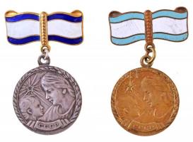 Szovjetunió 1944. Anyasági Érem I. és II. osztálya zománcozott Ag és sárgaréz kitüntetések T:2 Soviet Union 1944. Maternity Medal 1st and 2nd class enamelled Ag and brass decorations C:XF