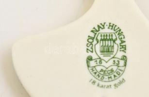 Zsolnay ginkgo biloba medál, kézzel festett, jelzett, nagyon apró mázhibával, díszdobozban, 5×4 cm