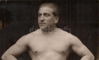 2 db sport képeslap; Kovács Ági magyar úszónő és egy ismeretlen birkózó fotója / 2 sport postcards, ...