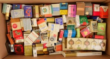 Óriási cigarettagyűjtemény. 800 doboz bontatlan cigarettásdoboz. Mind különböző. Az 1960-as évektől. Kb fele részben magyar, fele külföldi + kb 60 doboz szivar és vágott dohány. Szintén bontatlanok.