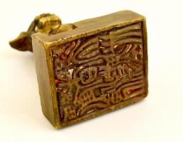 Fo kutya figurás bronz kínai pecsétnyomó,/ Chinese seal makers bronze Pho dog, m:7 cm, 5,5×4,5 cm