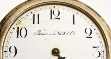 Ezüst zsebóra IWC számlappal, tokkal, Tavanes szerkezettel. Ezüst lánccal. Javításra szorul / Silver...