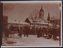 cca 1915 Piac és templom Lengyelországban a keleti front közelében, katonákkal, 9x12 cm / Church and market near to the Eastern Front, with soldiers, photo, 9x12 cm