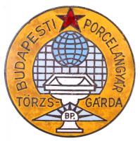 ~1970. Budapesti Porcelángyár Törzsgárda zománcozott jelvény (40mm) T:2