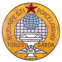 ~1970. "Budapesti Porcelángyár Törzsgárda" zománcozott jelvény (40mm) T:2