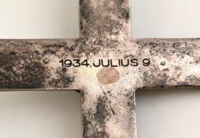 Ezüst (Ag.) feszület, jelzett, 14×9 cm, nettó: 74 g