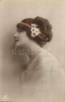 16 db régi hölgyek motívumlap / 16 pre-1945 ladies motive cards