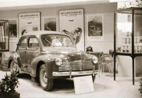 cca 1958 Régi autók a taxi állomáson és a BNV-n kiállítva, 5 db szabadon felhasználható, vintage neg...
