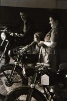 cca 1948 Csepel motorok, kerékpárok, varrógépek, 15 db szabadon felhasználható, vintage negatív Rózs...