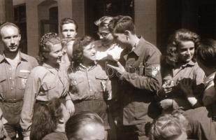 1948. augusztus 30. Balatonfonyódon rendezett ifjúsági tábor, képriport Rózsa György fotóriporter ha...