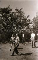 1948. augusztus 30. Balatonfonyódon rendezett ifjúsági tábor, képriport Rózsa György fotóriporter ha...