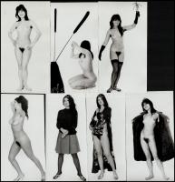 cca 1973 Csinos modell fellépése, szolidan erotikus felvételek, 7 db vintage fotó, 14,5x6,5 cm és 15x8 cm között