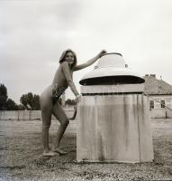 cca 1987 Menesdorfer Lajos (1941-2005) budapesti fotóművész felvételei, 9 db vintage negatív, 6x6 cm