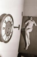 cca 1973 Inga a falon - Linda az ágyon, szolidan erotikus felvételek, 27 db vintage negatív, 24x36 mm