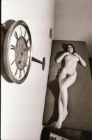 cca 1973 Inga a falon - Linda az ágyon, szolidan erotikus felvételek, 27 db vintage negatív, 24x36 m...