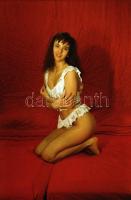 cca 1985 Összegabalyodva, szolidan erotikus felvételek, 15 db vintage negatív, 24x36 mm