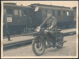cca 1930-1940 Katona Méray-Puch motorkerékpáron, fotó, 8,5×11,5 cm
