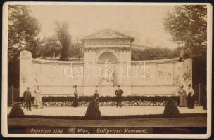 1900 Bécs, Grillparzer emlékmű, kartonra kasírozva, 10x16 cm / Wien, Grillparzer monument, 10x16 cm