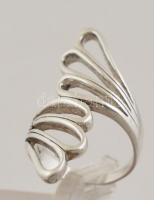 Ezüst(Ag) "áttört legyező" gyűrű, jelzett, méret: 50, nettó: 5,6 g