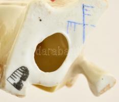 Jelzett  barokk stílusú ülő férfi és nő, kézzel festett, jelzett, hibátlan, m:12,5 cm ( 2×)