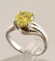 Ezüst(Ag) sárga kővel díszített gyűrű, jelzett, méret: 44, bruttó: 2,7 g