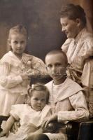 Mai Manó fotográfiái. Szerk.: Kolta Magdolna. Bp., 2003, Ab Ovo - Magyar Fotográfiai Múzeum. Kartoná...