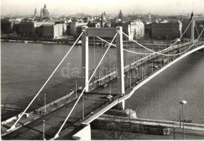 Budapest, Erzsébet híd - 8 db főleg régi képeslap, közte 1 modern