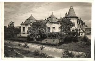 2 db régi városképes lap, nemzeti kaszinók: Kaposvár, Beregszász / 2 pre-1945 town-view postcards, c...
