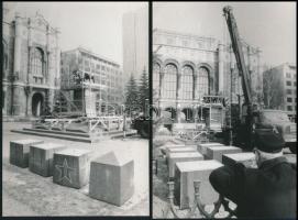 1990 Budapest, Vigadó tér, szovjet emlékmű bontása, Apostol Pál fotói, sajtófotó, 2 db, 17×11 cm